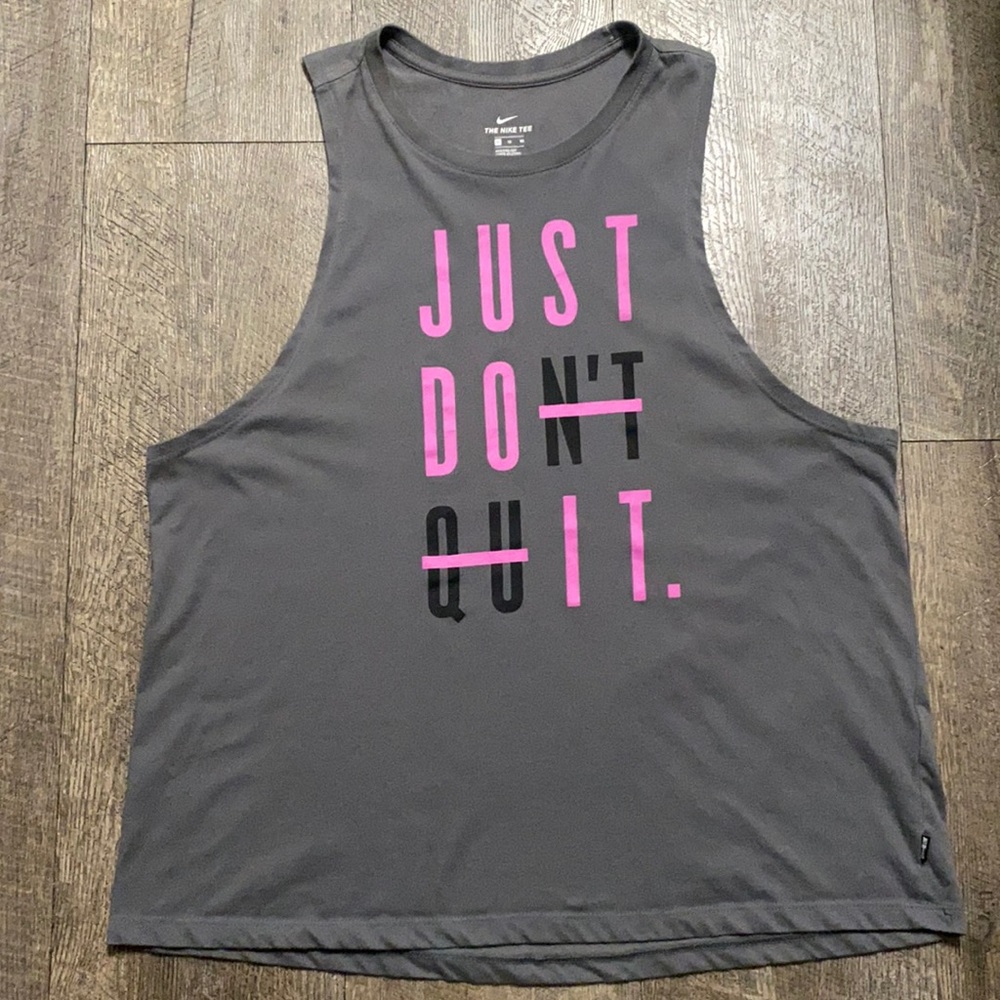 Women’s Nike top size XL 25$